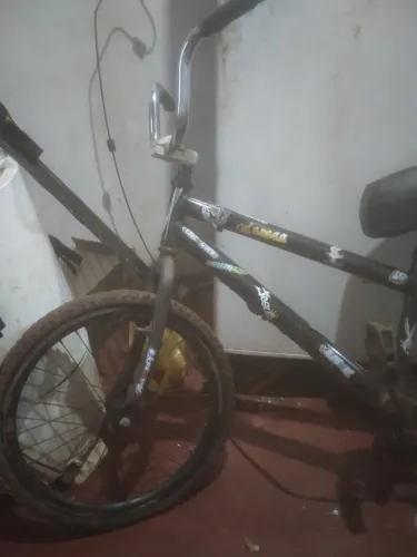 Vende se bicicleta por 250