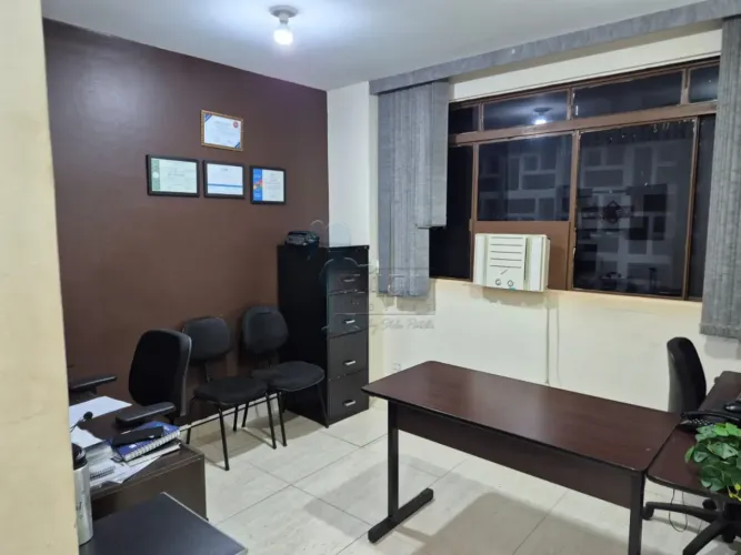 Sala comercial de 46m² com 01 banheiro para locação e venda - Centro