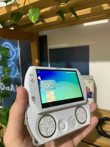 PSP GO (ACEITO TROCAS E FAÇO ENVIO)