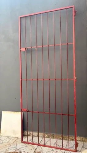 VENDO 2 GRADES DE PORTA