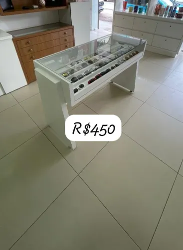 MESA EXPOSITORA DE ÓCULOS EM MDF + VIDRO
