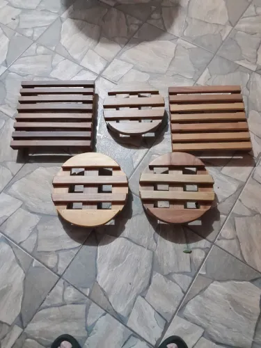 Suporte para vasos com rodinhas
