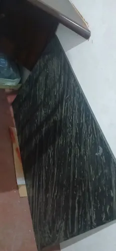Vendo uma mesa com 4 cadeiras seminova linda no preço assecivo