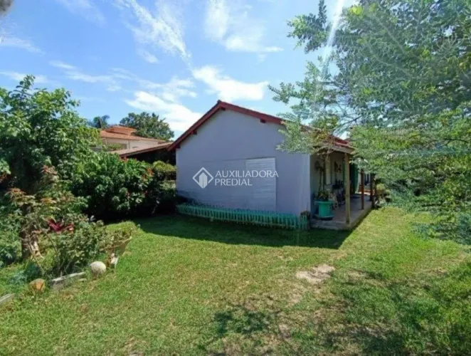 Casa 2 dormitórios 79m2 privativos 2 vagas de garagem no bairro Cachoeira do Bom Jesus