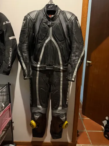 Macacão Dainese 2 peças tamanho 52