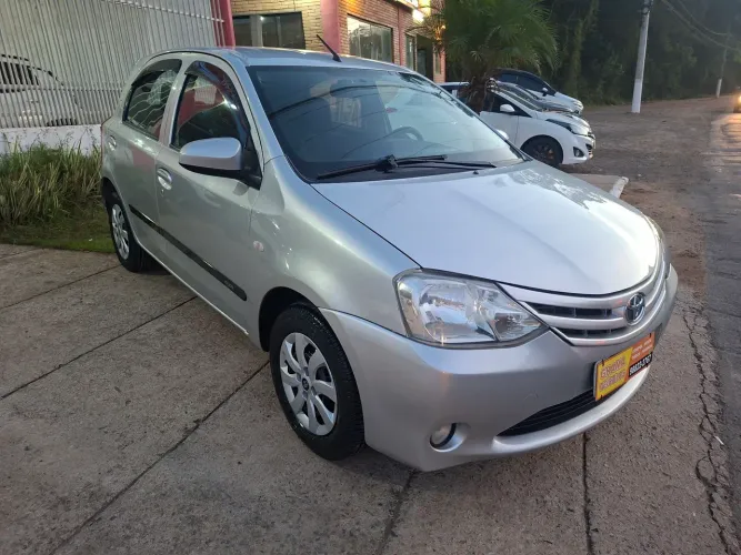 Toyota Etios X 1.3 Flex 16V 5P Mec. 2014