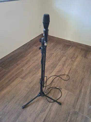 Microfone P3S AKG + Pedestal + Cabo