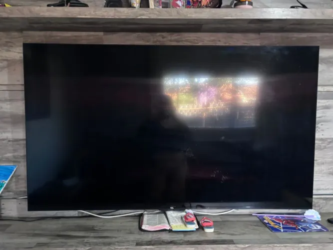 Vendo tv TCL 65 polegadas smart semi nova particular.