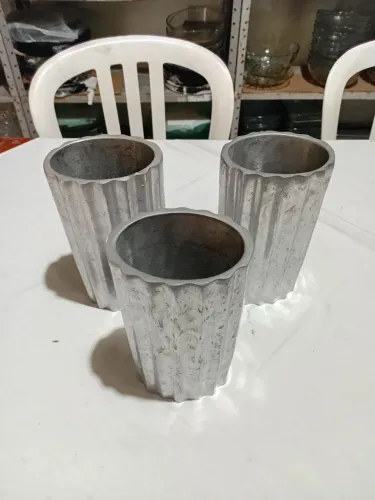 Trio de vasos de alumínio pewter