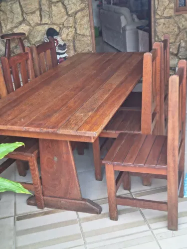 Mesa ripada em madeira com 6 cadeiras