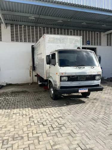 Frete e transportes.