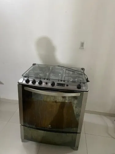 Fogão 5 bocas Eletrolux. Acendimento automático 