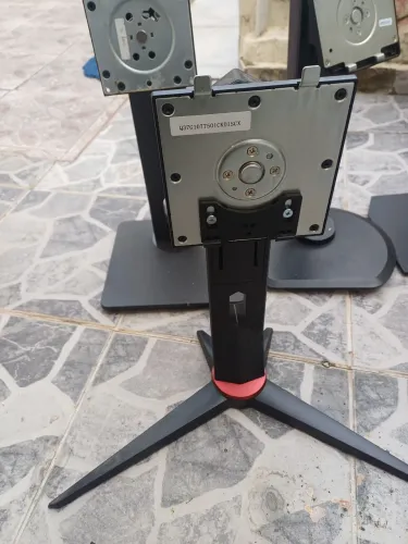 Suporte de mesa para monitores 