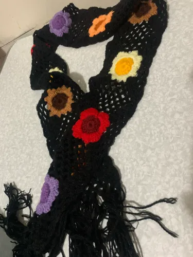 CACHECOL PRETO COM FLORES 