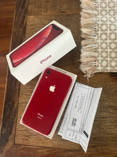 iPhone XR 128GB única dona, praticamente novo