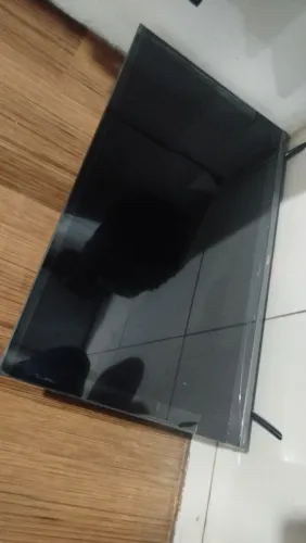 VENDO TV 43 SMART NOVA COM 4 MESES DE USO,ELA ESTÁ NO PLÁSTICO!!!!
