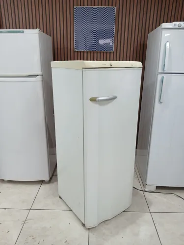 Geladeira Electrolux 240 litros 