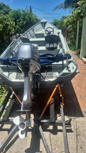 Barco de alumínio marca Inbarco, ótimo estado de conservação com Motor de 40 hp