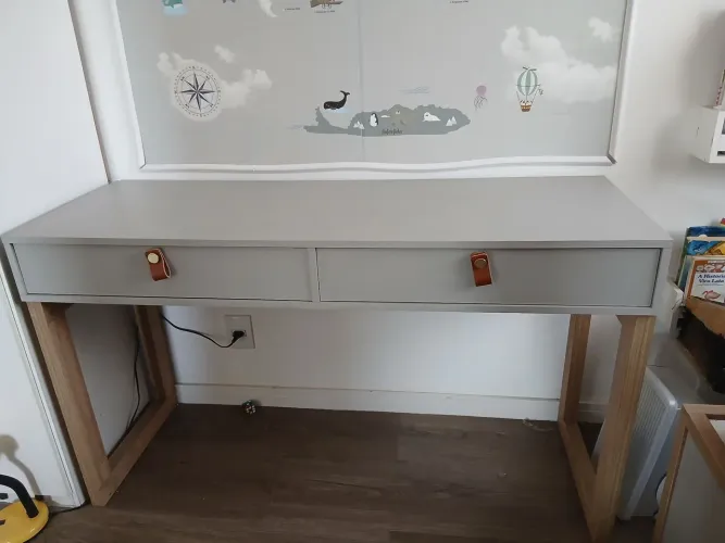 Mesa escrivaninha com gavetões
