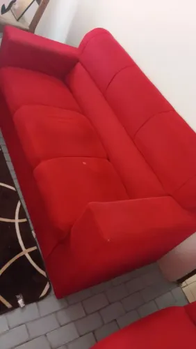 Vende se um jogo de sofa 3 e 2 lugares