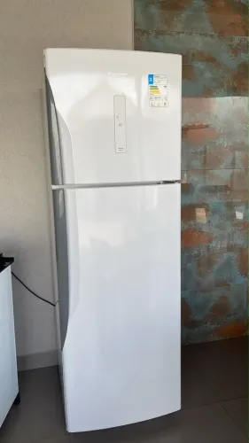 Geladeira pouco usada Panasonic Obs: entrego a geladeira