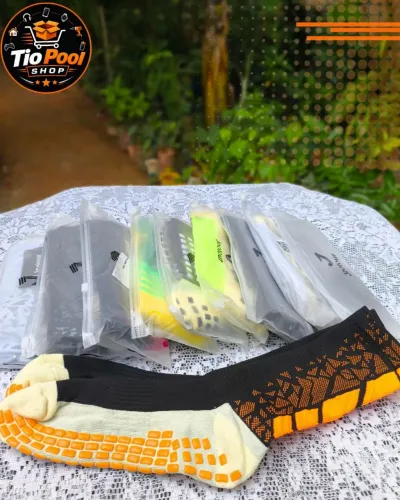Par de Meia Antiderrapante Esportiva (Grip Sock)