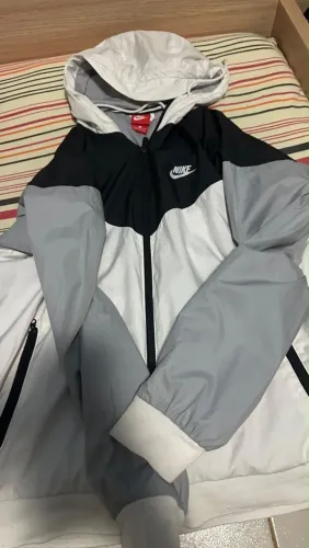 Jaqueta Nike Corta-Vento - Preta, Cinza e Branca