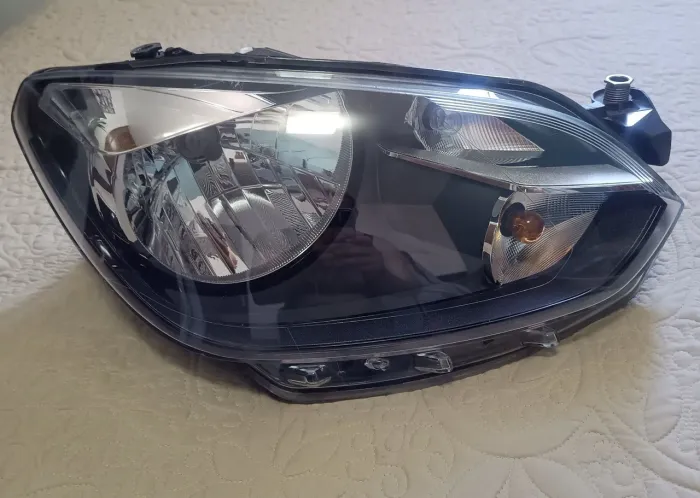 Vendo Farol dianteiro lado direito original VW UP MOVE
