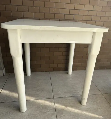 Mesa Infantil Quadrada De Madeira Resistente