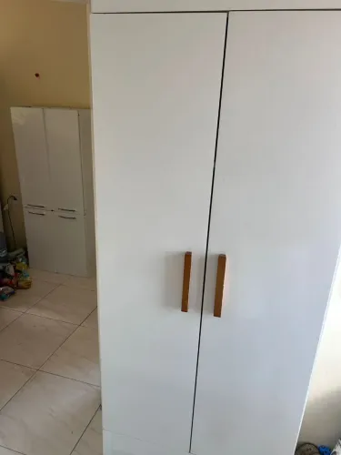 Guarda Roupa Em Boas Condições /Só Trocar as dobradiças e fica novo. 