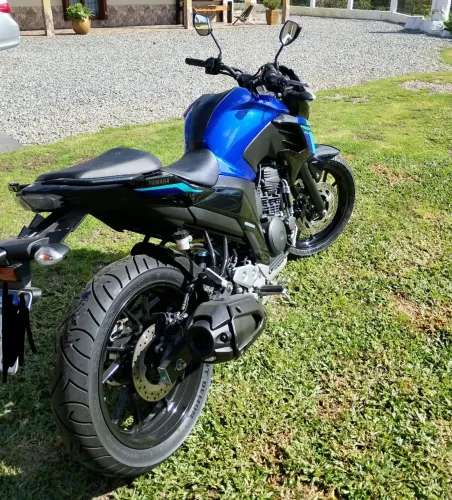 YAMAHA / FZ25 250 FAZER FLEX.<br><br>Moto está zerada, somente 2.400 KM rodados!!<br>
