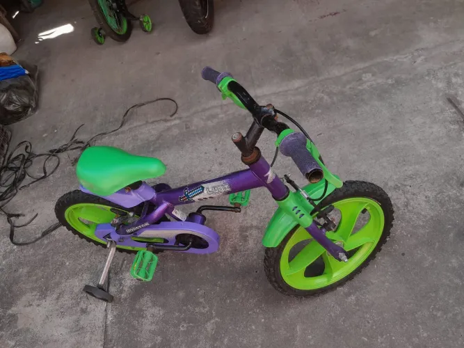 Vendo bicicleta infantil Houston Lude, em ótimo estado de conservação. 