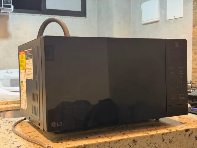 Micro-ondas LG - 30 litros, preto - 220v