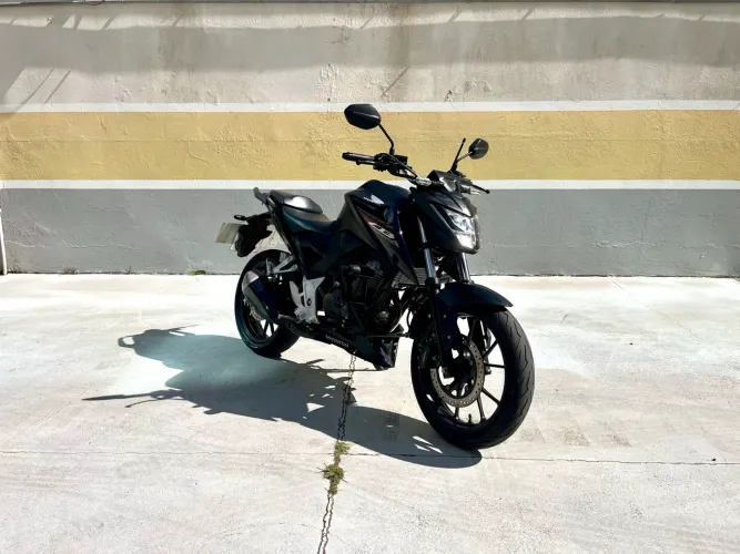 Honda Cb300f Twister Flex Único dono 2025