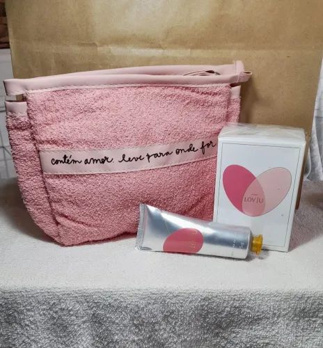 Kit perfume Lov|U +Creme para mãos +Necessaire