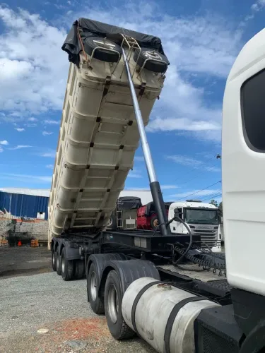 Caçamba basculante pastre 3 eixos 2010