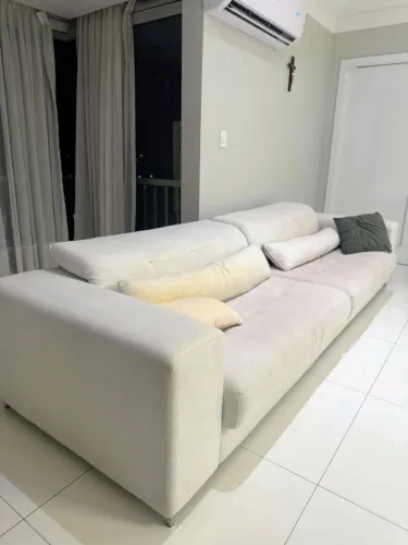 SOFÁ RETRÁTIL E RECLINÁVEL EM LINHO