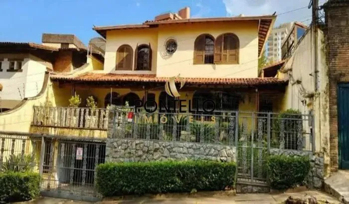 Casa à venda no bairro Luxemburgo, com 491 m², 05 quartos (02 suítes), 04 vagas