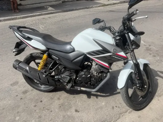 Vendo  150 muito nova 
