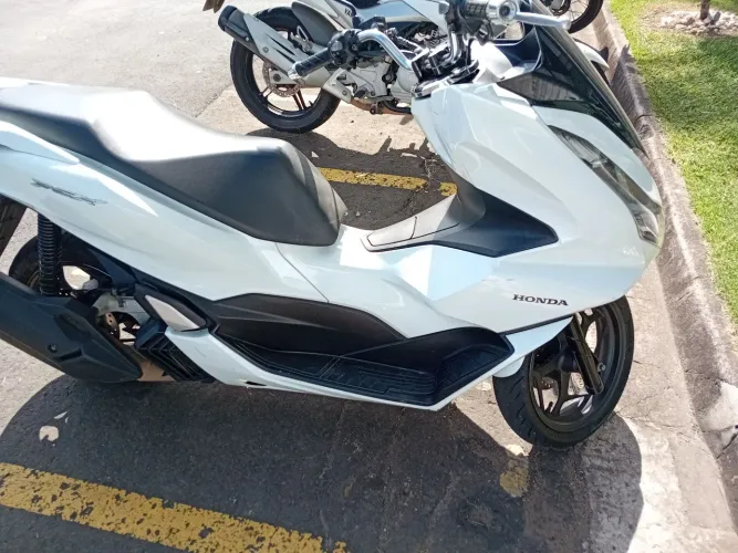 Moto Honda Pcx, super nova , pneu novos, moto pegar andar.