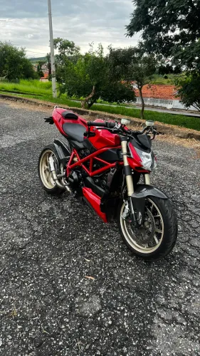 DUCATI STREETFIGHTER