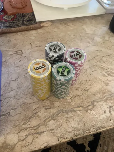 Caixa de Sapato com fichas de Poker