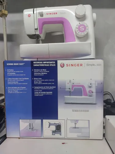 Máquina Singer simple 3223