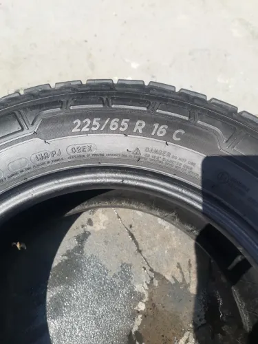 Vendo Par de Pneus Remold aro 225/65/16