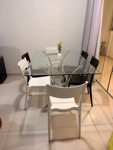 Mesa com seis lugares