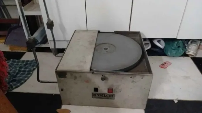 Maquina Afiadora Lâminas de Tosa e cabelo
