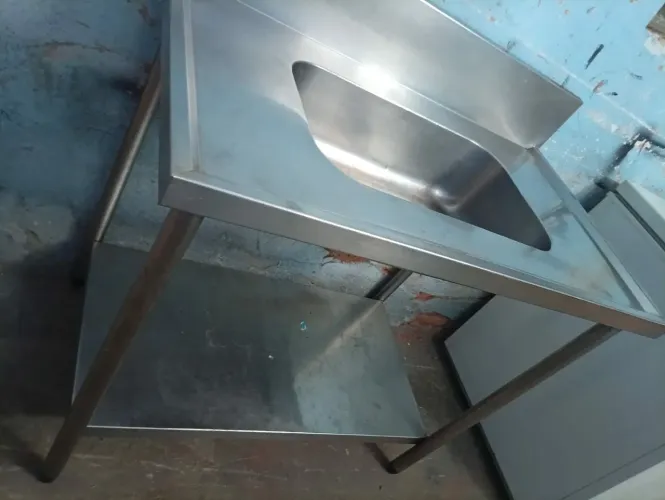 Pia em Inox Industrial Com Paneleiro 