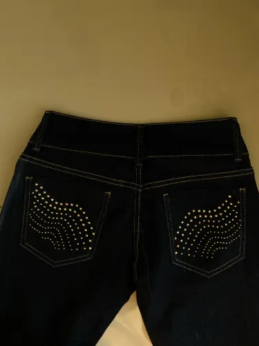Calça Denim Escuro com Strass Dourado Bolso Traseiro feminina 38 Estado de Nova