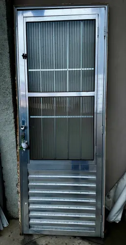 Porta de alumínio 