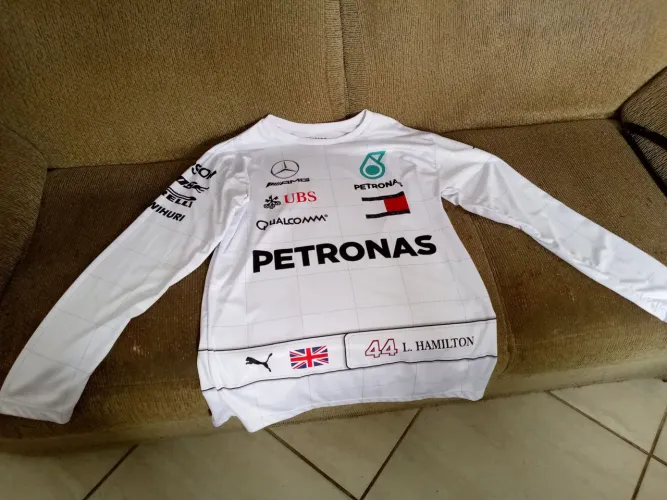 Camisa Manga Longa (Estampa Mercedes Petronas), Tamanho-G. Retirada na Região da Pampulha